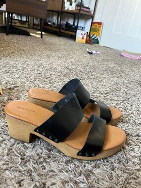 Universal Thread Black Double-Strap Wood Heel Mules